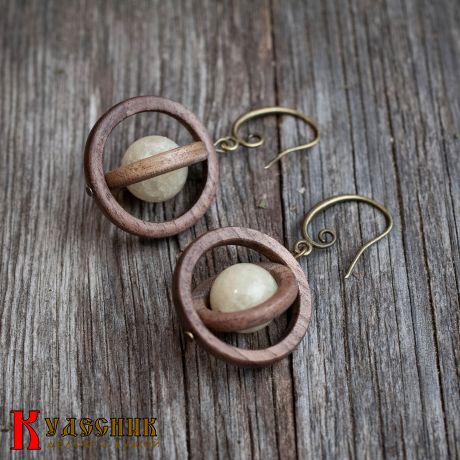 Серьги "Армиллярные сферы" из древесины американского ореха с бериллом
