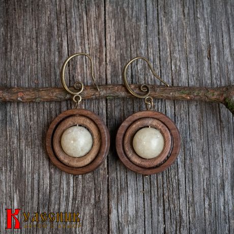 Серьги "Армиллярные сферы" из древесины американского ореха с бериллом