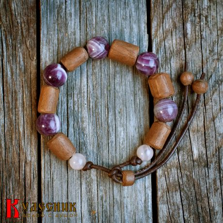 Браслет "Мистерия" из древесины ореха, аметиста и розового кварца