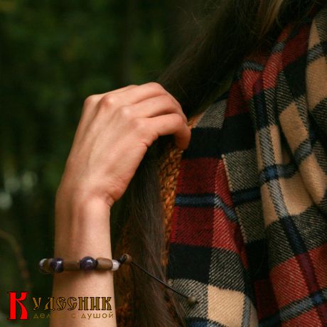 Браслет "Мистерия" из древесины ореха, аметиста и розового кварца