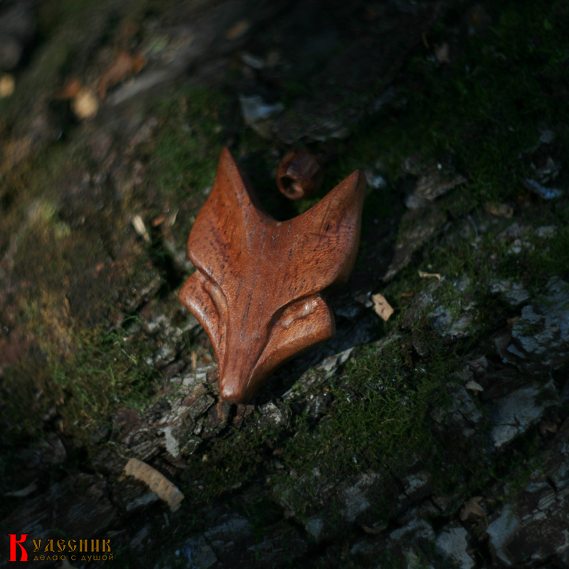 Кулон тотемник "Лис" - из красного дерева