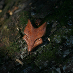 Кулон тотемник "Лис" - из красного дерева